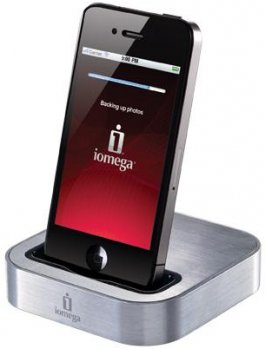 Iomega SuperHero Backup and Charger for iPhone спасет данные