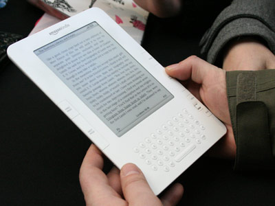 Amazon планирует мировые продажи Kindle 2