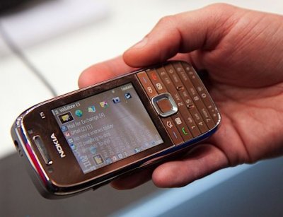 Nokia E75: новый смартфон с QWERTY-клавиатурой