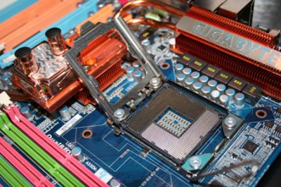 Gigabyte представила прототип системной платы для CPU Core i7