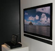 Sony представила самый тонкий в мире LCD-телевизор – ZX1