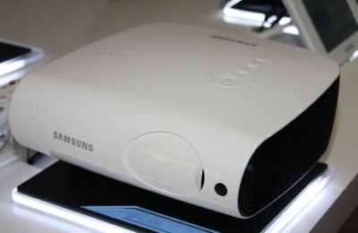 Samsung представляет новый проектор SP-L300