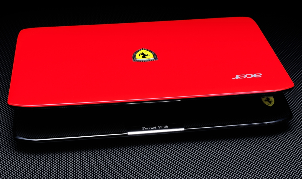 Acer ferrari. Acer Ferrari one 200. Acer Ferrari 5005wlh. Нетбук Ferrari красный. Смартфон Acer Феррари фото.
